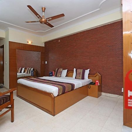 Oyo Flagship 9554 Hotel Grand Plaza Фаридабад Екстериор снимка