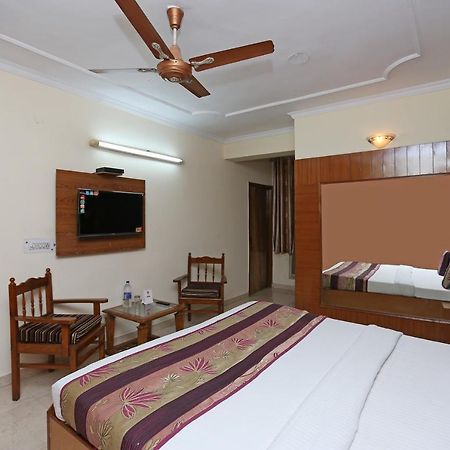 Oyo Flagship 9554 Hotel Grand Plaza Фаридабад Екстериор снимка