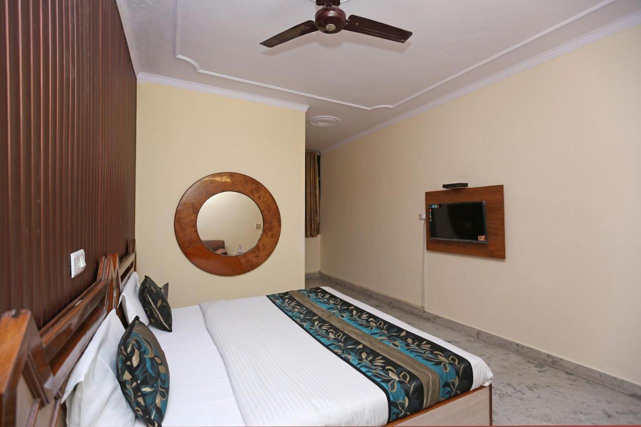 Oyo Flagship 9554 Hotel Grand Plaza Фаридабад Екстериор снимка