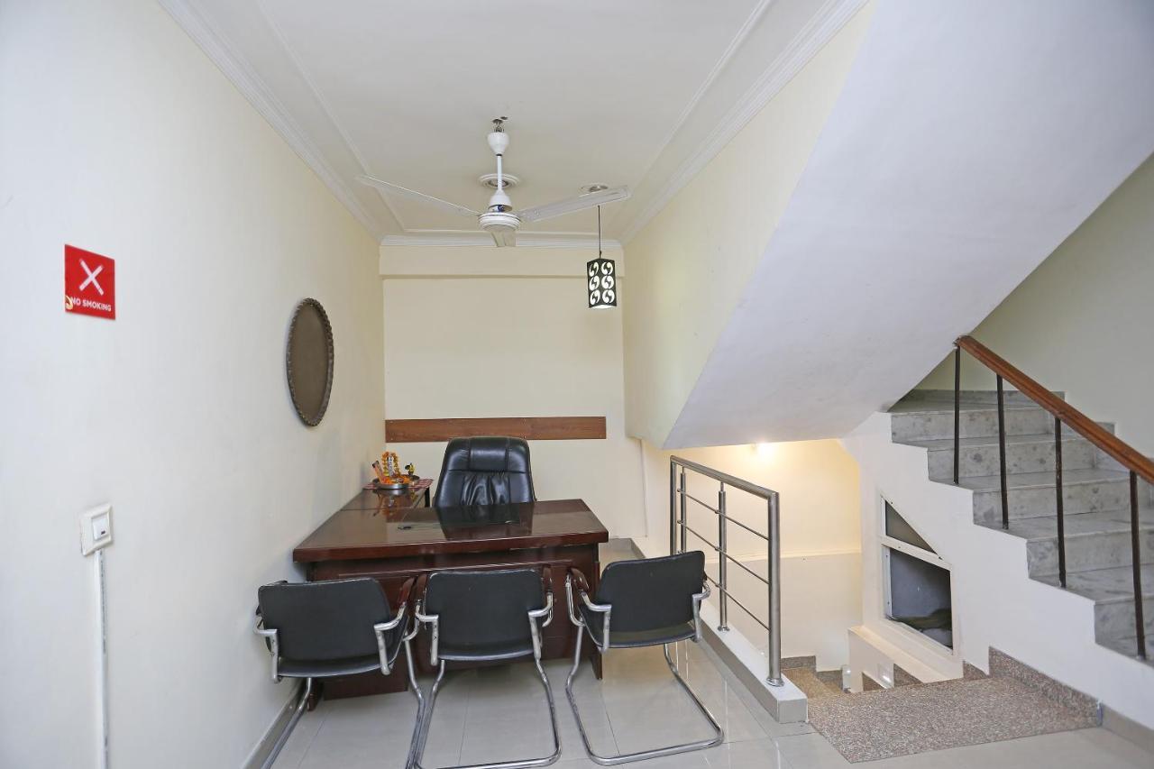 Oyo Flagship 9554 Hotel Grand Plaza Фаридабад Екстериор снимка