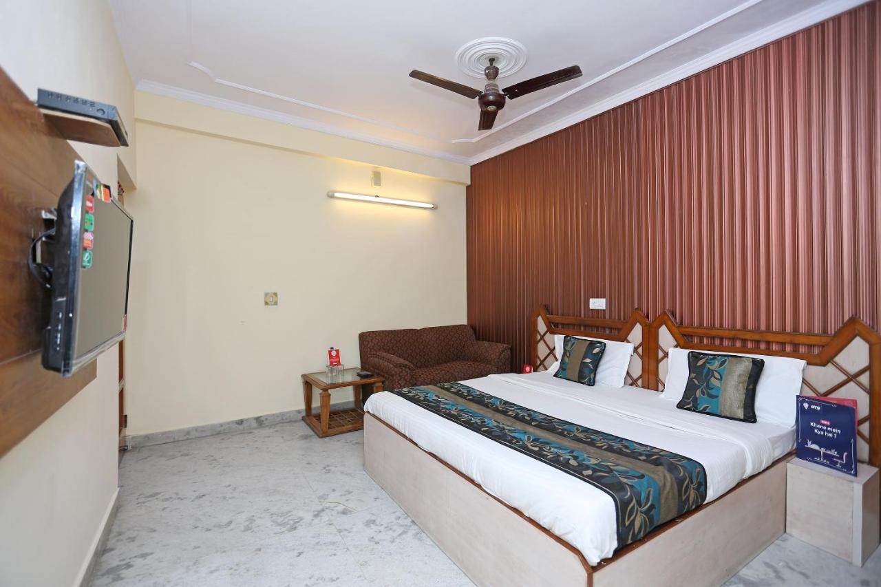 Oyo Flagship 9554 Hotel Grand Plaza Фаридабад Екстериор снимка