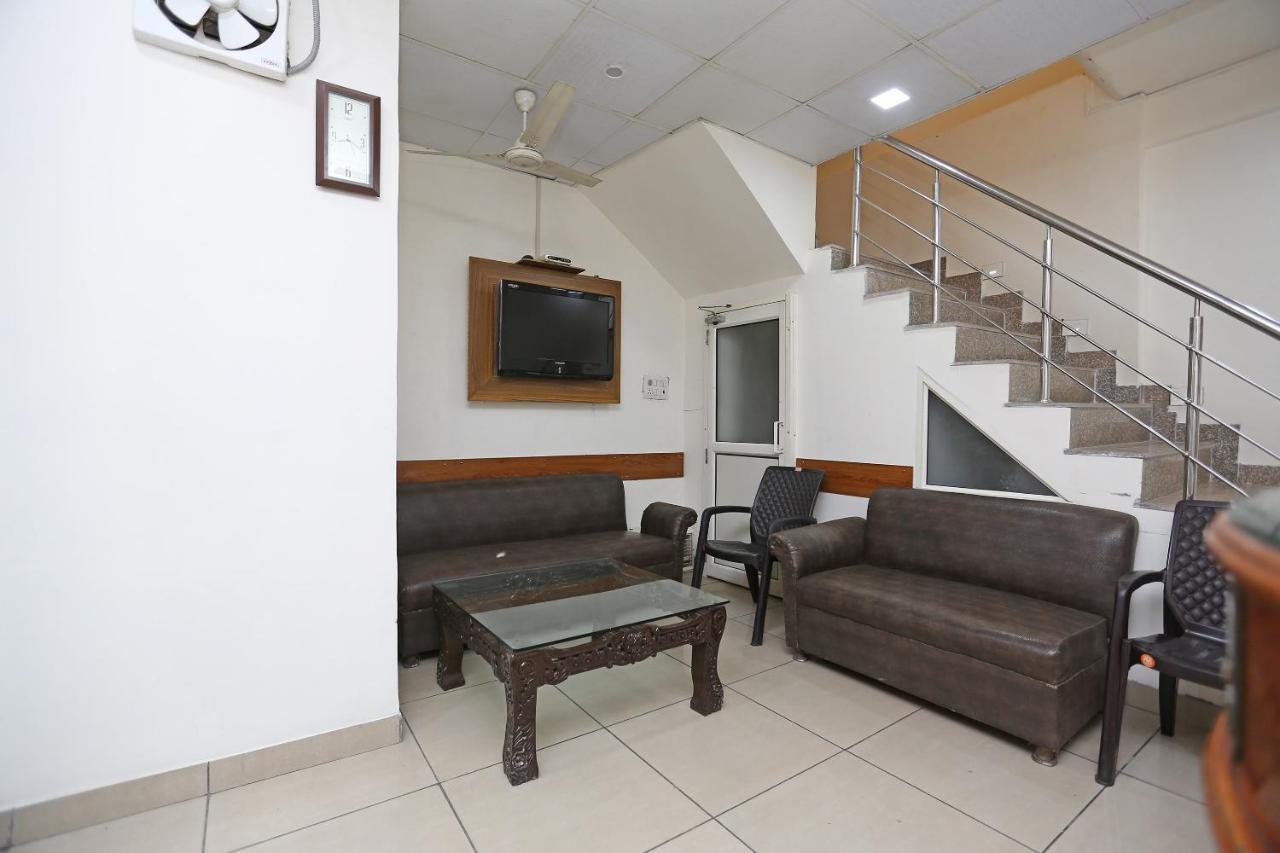 Oyo Flagship 9554 Hotel Grand Plaza Фаридабад Екстериор снимка